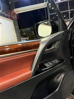 لێکزس LX